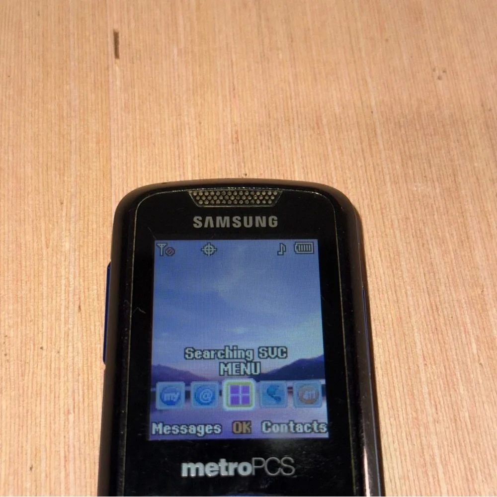 Samsung Cell Phone Model:SCH-R100 Turns On MetroPCS UNTESTED (Read Description)